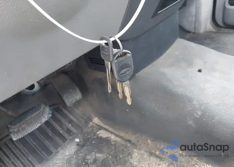 2005 Ford F150 z USA, uszkodzony, nr VIN 1FTRF12WX5NA44353